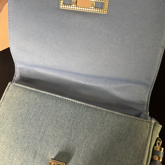 Guess - Picture 3 of 6